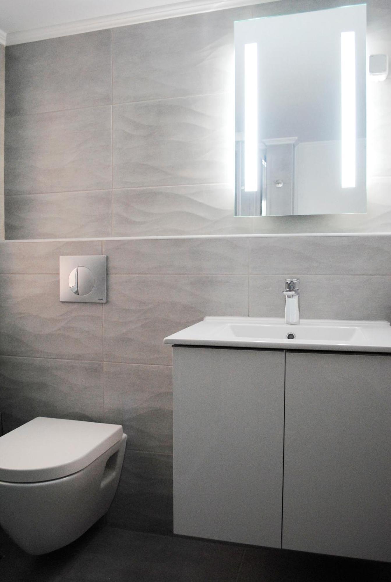 Renovated 2 Bedrooms Flat Near The Center *