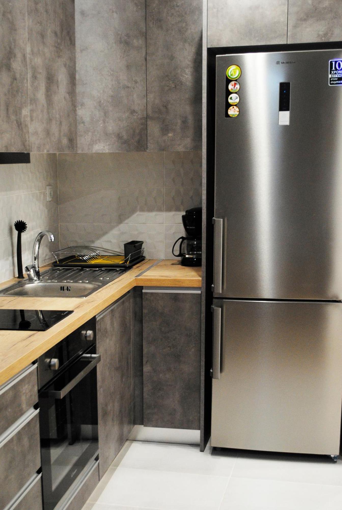 Renovated 2 Bedrooms Flat Near The Center *
